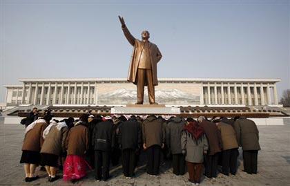 تعظیم به رهبر کره شمالی